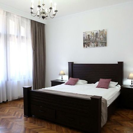 Aleea Teilor Hotel Campulung Luaran gambar