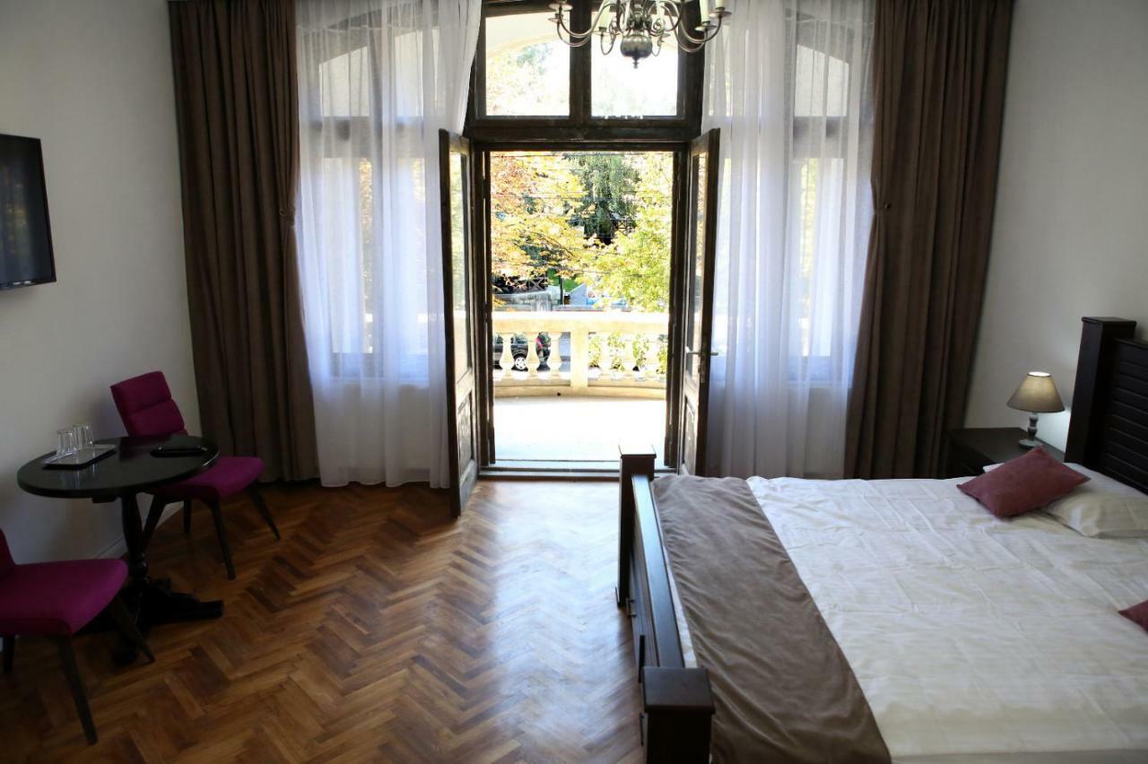 Aleea Teilor Hotel Campulung Luaran gambar