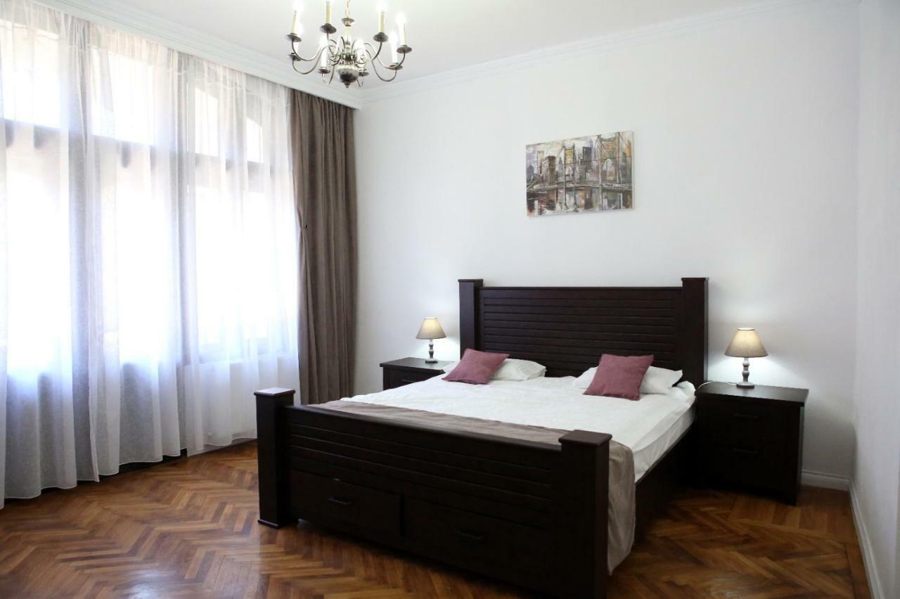 Aleea Teilor Hotel Campulung Luaran gambar