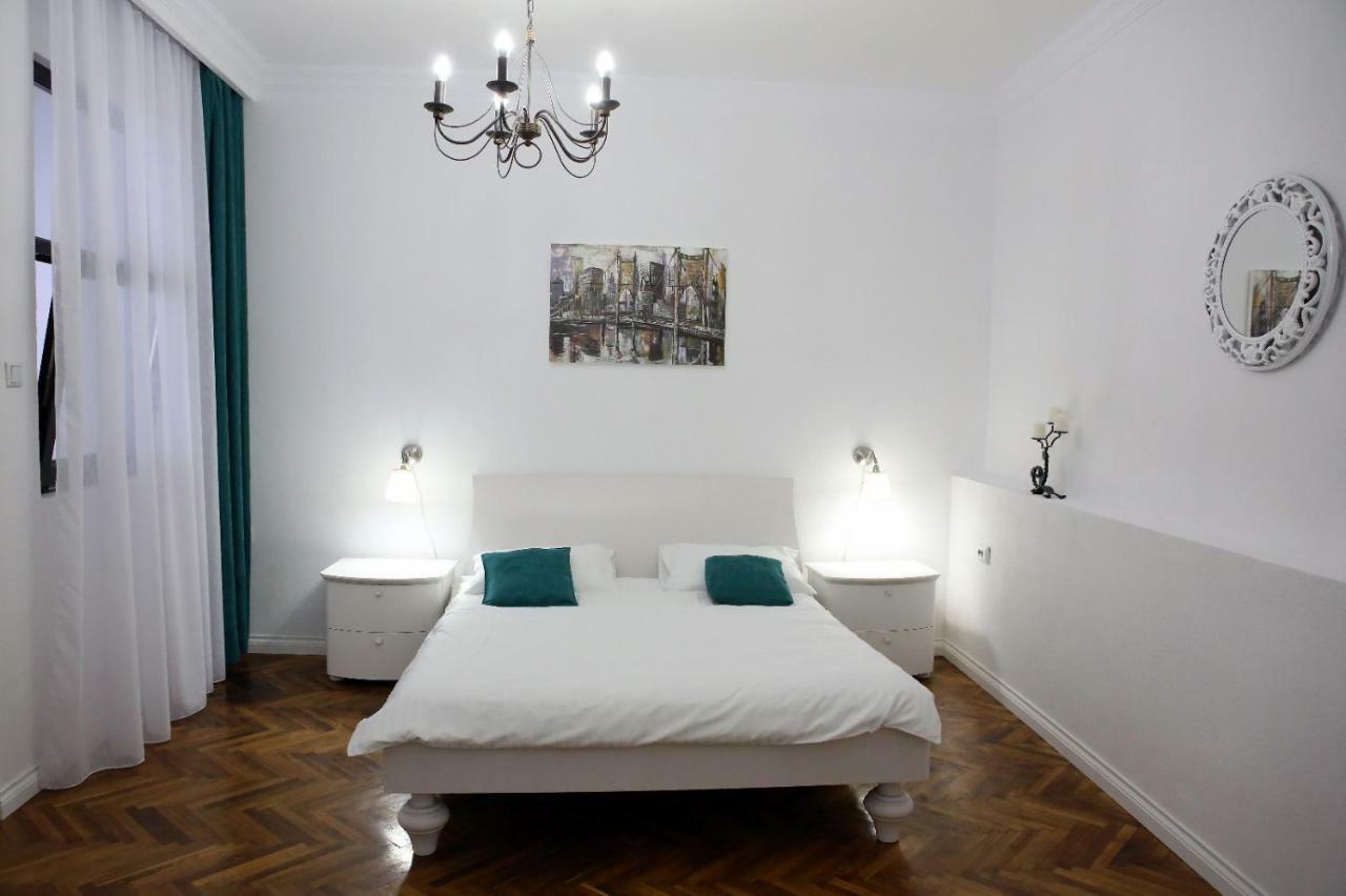 Aleea Teilor Hotel Campulung Luaran gambar