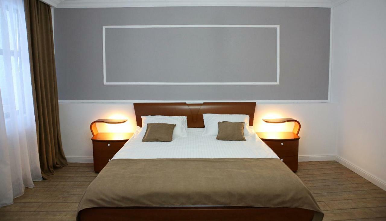 Aleea Teilor Hotel Campulung Luaran gambar