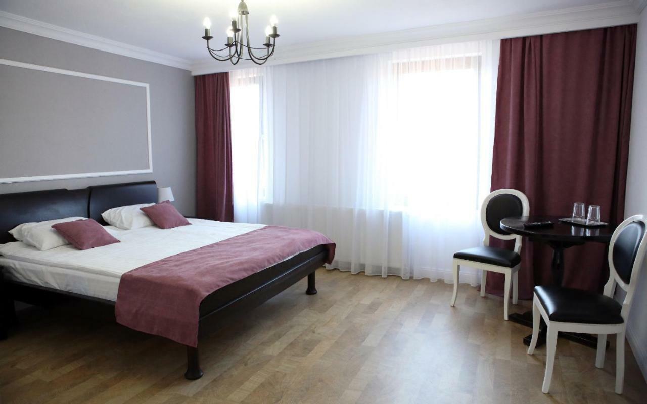 Aleea Teilor Hotel Campulung Luaran gambar