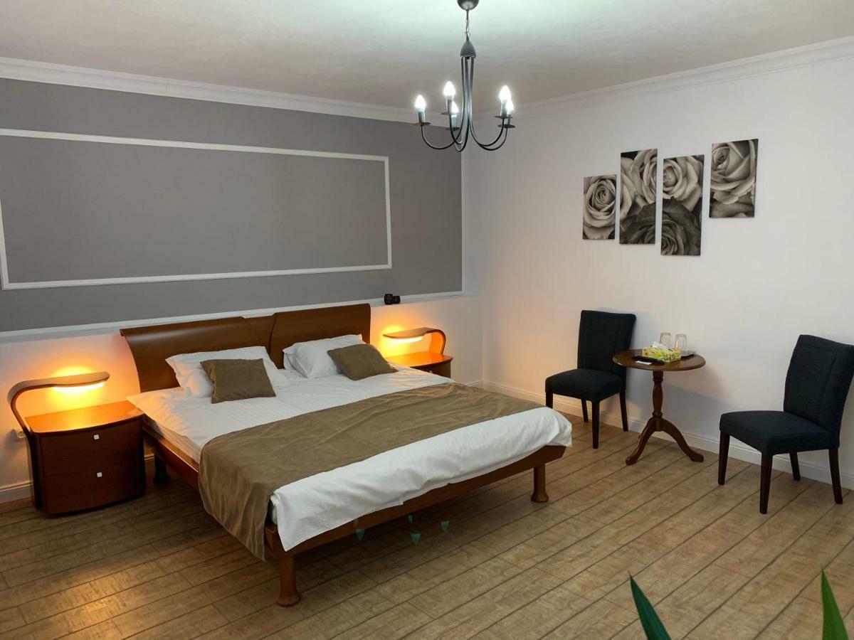 Aleea Teilor Hotel Campulung Luaran gambar