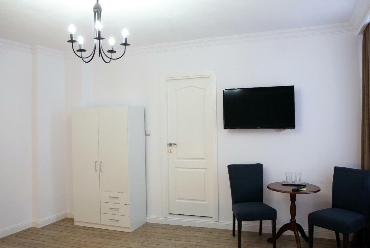 Aleea Teilor Hotel Campulung Luaran gambar